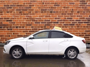 Автомобиль инструктора Lada Vesta