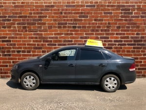 Автомобиль инструктора Volkswagen Polo