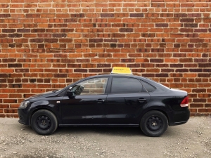 Автомобиль инструктора Volkswagen Polo