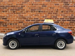 Автомобиль инструктора Renault Logan