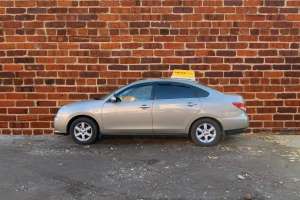 Автомобиль инструктора Nissan Almera