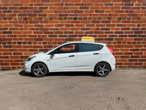 Автомобиль инструктора Hyundai Solaris