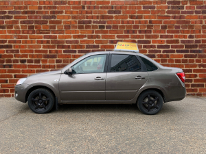 Автомобиль инструктора Lada Granta