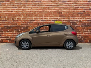 Автомобиль инструктора Kia Venga