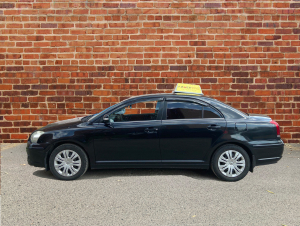 Автомобиль инструктора Toyota Avensis