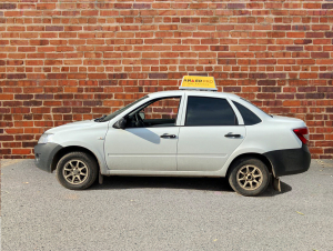 Автомобиль инструктора Lada Granta